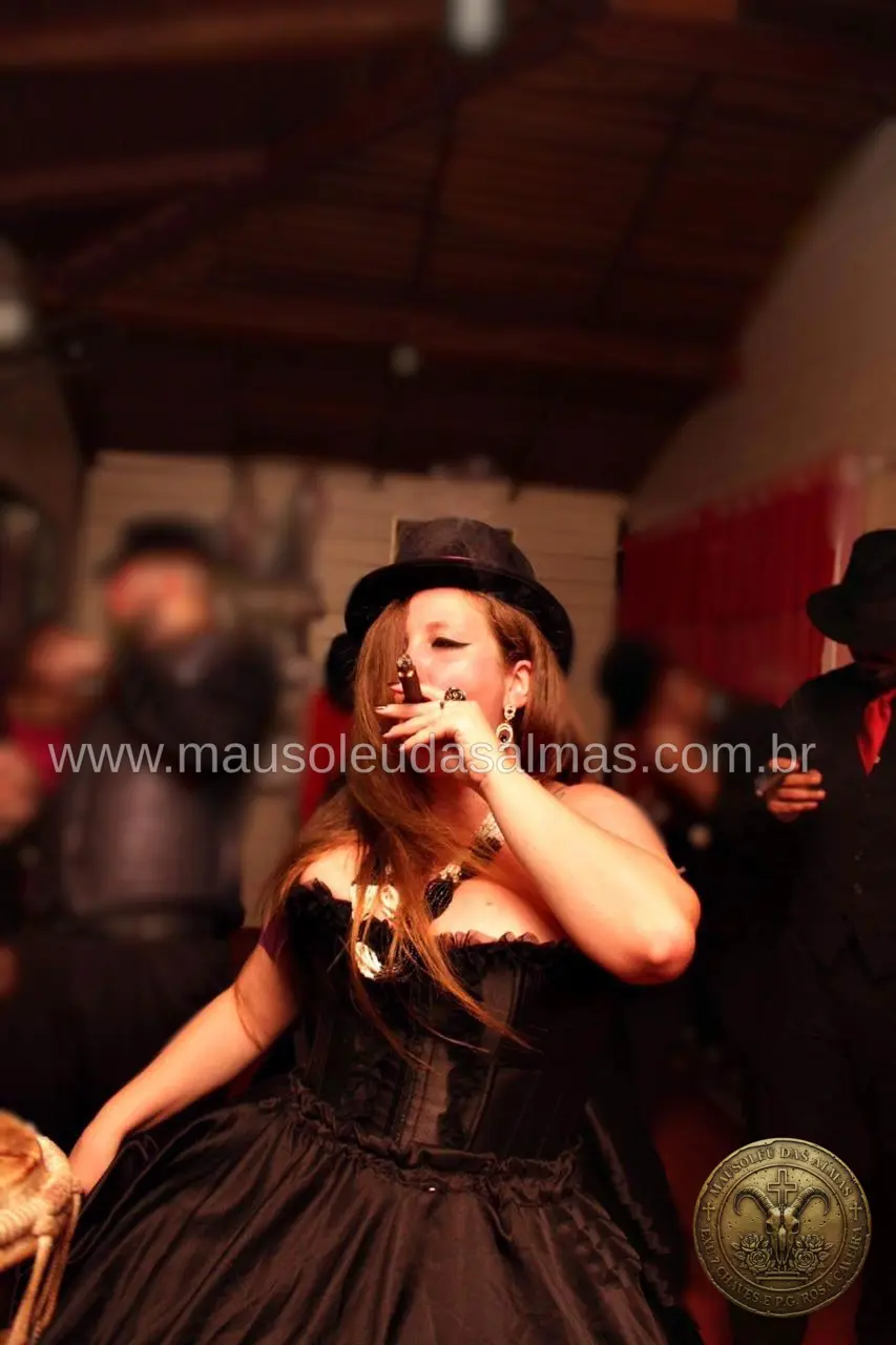 Pomba Gira Rosa Caveira e Exu Sete Chaves